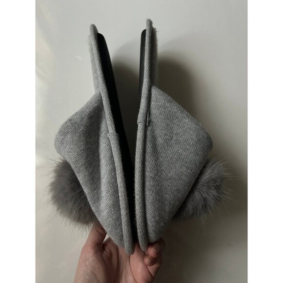 Victoria's Secret Knit Pom-Pom Slippers Grey VS size L - Picture 2 of 5